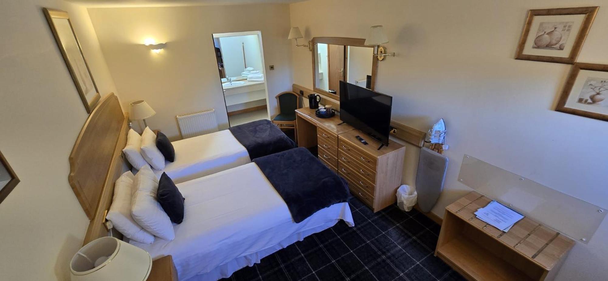 The Red Lion Tavern Fochabers Dış mekan fotoğraf