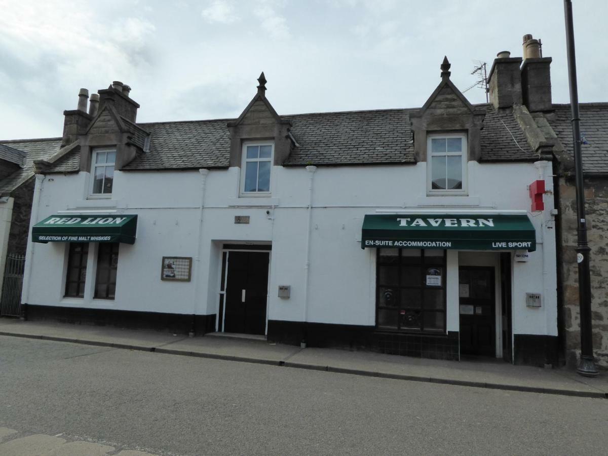 The Red Lion Tavern Fochabers Dış mekan fotoğraf